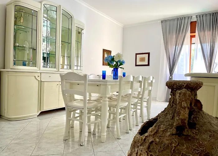 Exclusive Large 3 Bed With Pool Lägenhet