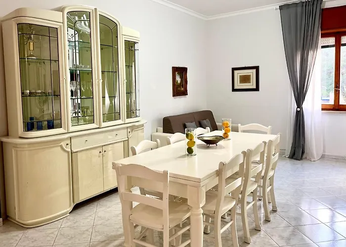 Exclusive Large 3 Bed With Pool