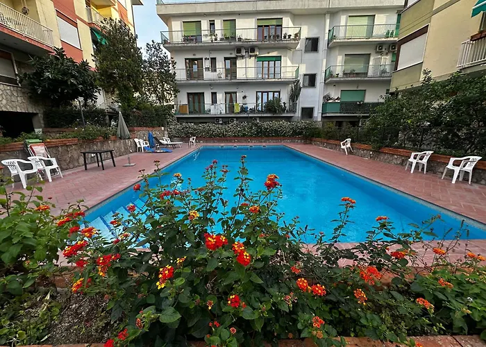 Exclusive Large 3 Bed With Pool