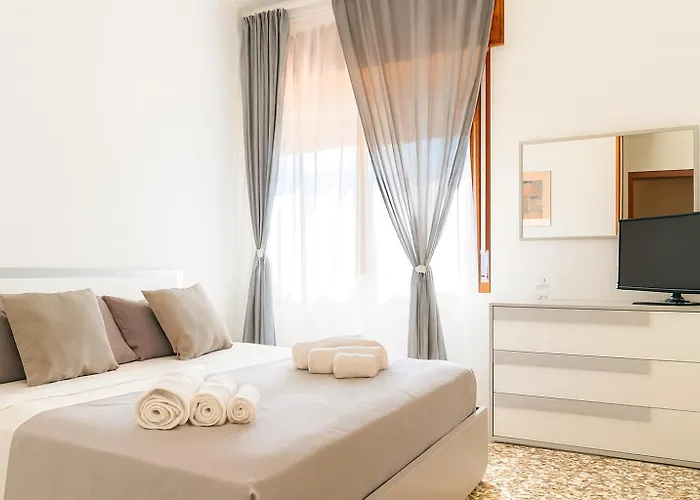 Exclusive Large 3 Bed With Pool * Sorrento