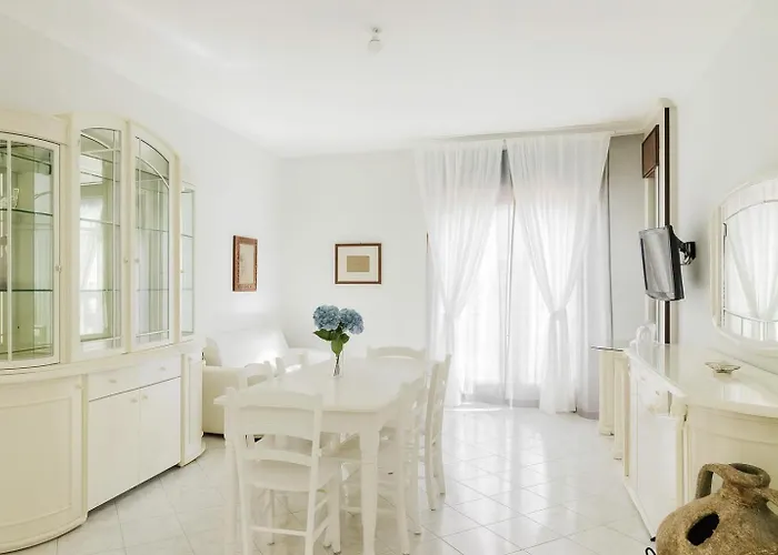 Exclusive Large 3 Bed With Pool Lägenhet