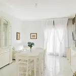Exclusive Large 3 Bed With Pool Appartement